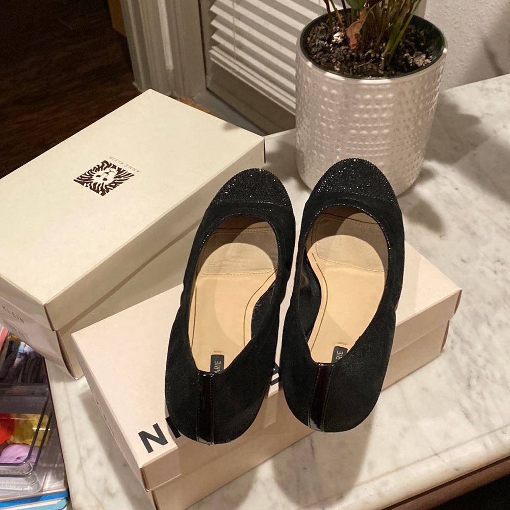 8.5 medium, slightly worn but look great. Comfortable and stylish